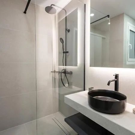 Deluxe 4 Bedrooms In Center Apartment Athens