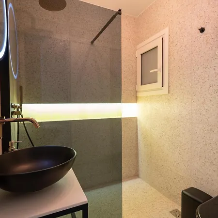 Deluxe 4 Bedrooms In Center Apartment Athens