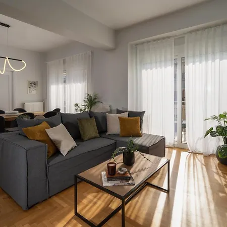 Deluxe 4 Bedrooms In Center Apartment Athens