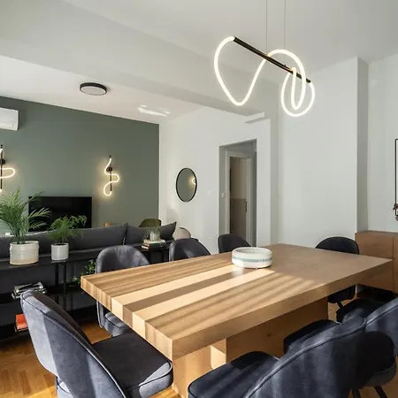 Deluxe 4 Bedrooms In Center Apartment Athens