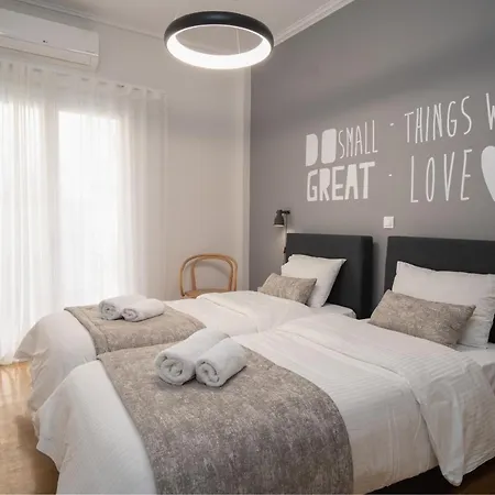 Apartment Deluxe 4 Bedrooms In Center Athens