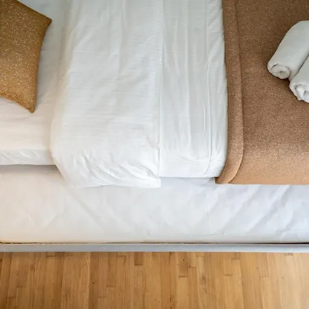 Deluxe 4 Bedrooms In Center Apartment